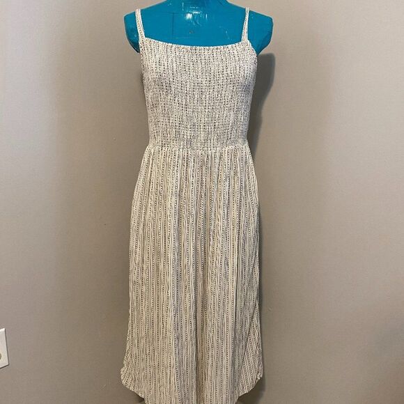 Old Navy Cami Smocked Spaghetti Strap Midi Dress Size M - Picture 1 of 11